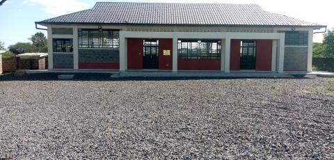 Neubau einer Mehrzweckhalle auf dem Gelände des St. Marys Kinderdorf dank der Emanuel Wöhrl-Stiftung